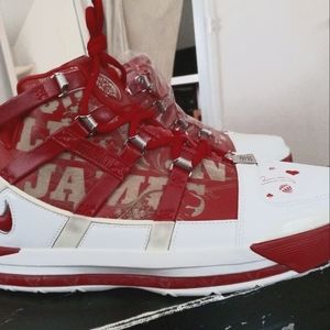 Lebron James III birthday edition red sz 11